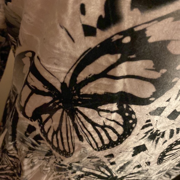 Live and let live velvet v-neck top with sequins size 1X - Picture 7 of 13